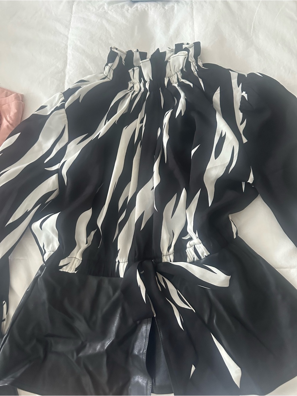 Gracia Black and White Abstract Tie-Waist Peplum Blouse - Picture 7 of 8